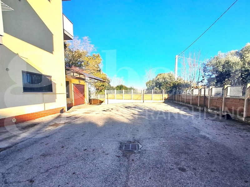 Appartamento in Vendita a Chieti, 140'000&euro;, 133 m², arredato, con Box