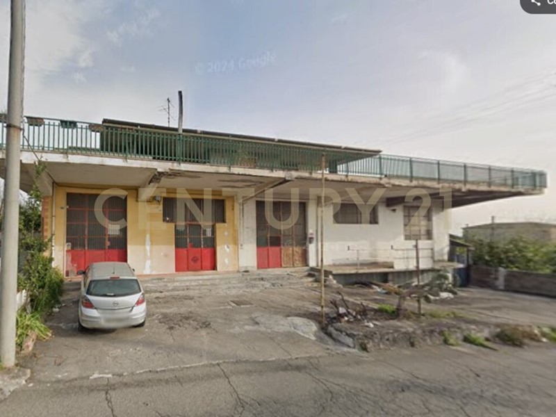 Capannone in Vendita a Giarre, 115'000&euro;, 200 m², con Box