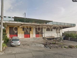 Capannone in Vendita a Giarre, 115'000&euro;, 200 m², con Box