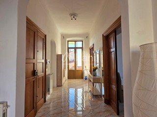 Appartamento in Affitto a La Spezia, zona Pitelli, 1'000&euro;, 130 m², arredato