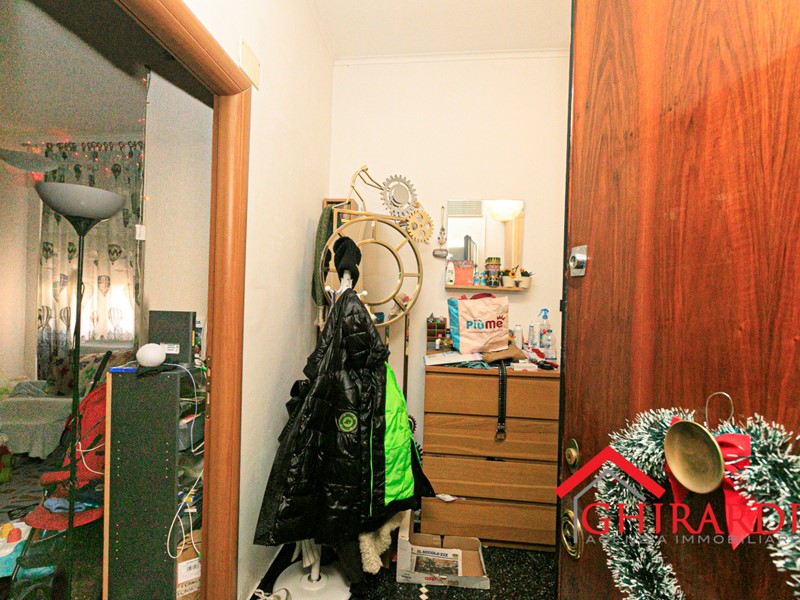 Appartamento in Vendita a Genova, zona Sestri Ponente, 155'000&euro;, 89 m²