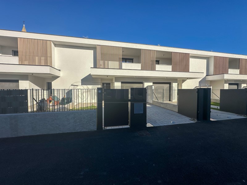 Casa Indipendente in Vendita a Fiumicello Villa Vicentina, 335'000&euro;, 181 m², con Box