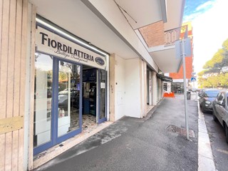 Immobile commerciale in Vendita a Roma, zona Appio Latino, 200'000&euro;, 91 m²