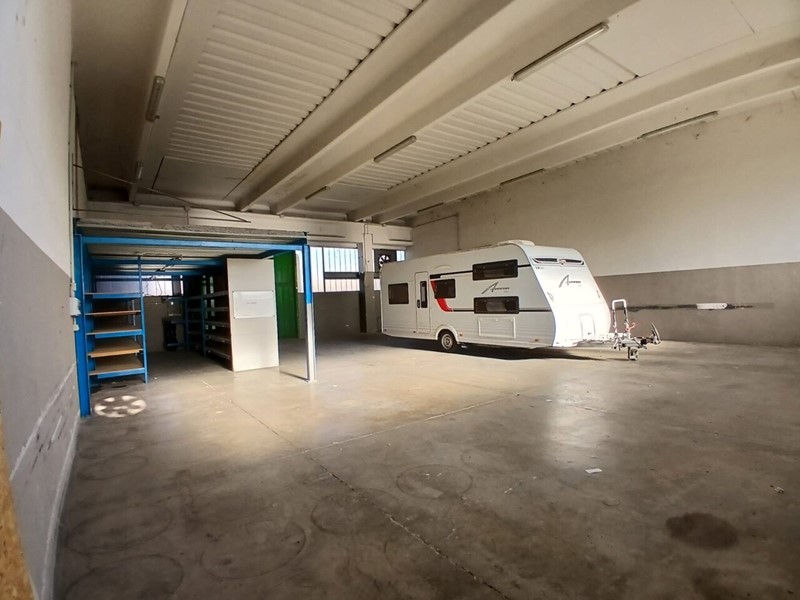 Capannone in Vendita a Terni, 99'000&euro;, 178 m²