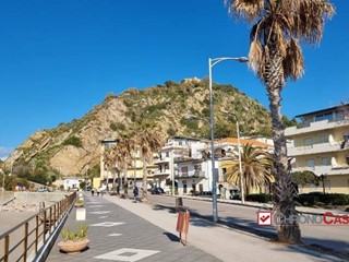 Appartamento in Vendita a Capo d'Orlando, 305'000&euro;, 145 m²