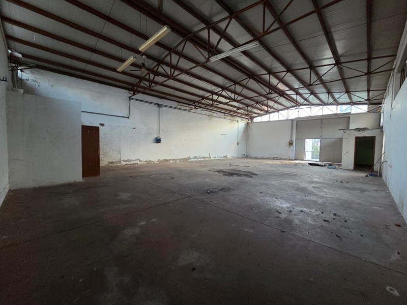 Capannone in Affitto a Capannori, zona Zone, 1'000&euro;, 280 m²