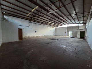 Capannone in Affitto a Capannori, zona Zone, 1'000&euro;, 280 m²