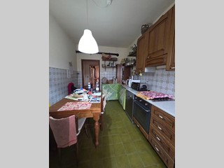 Trilocale in Vendita a Capannori, zona Segromigno In Monte, 120'000&euro;, 90 m², arredato, con Box