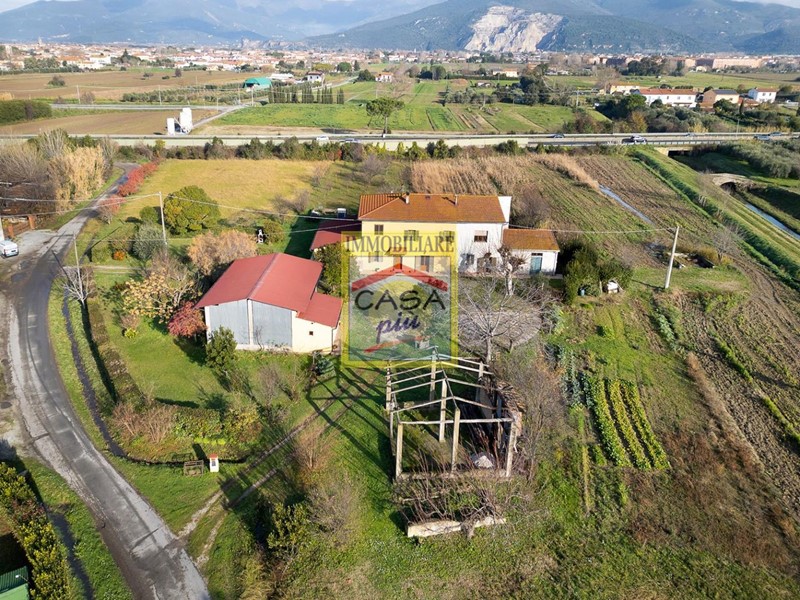 Casale in Vendita a Cascina, zona San Lorenzo a Pagnatico, 450'000&euro;, 460 m², con Box