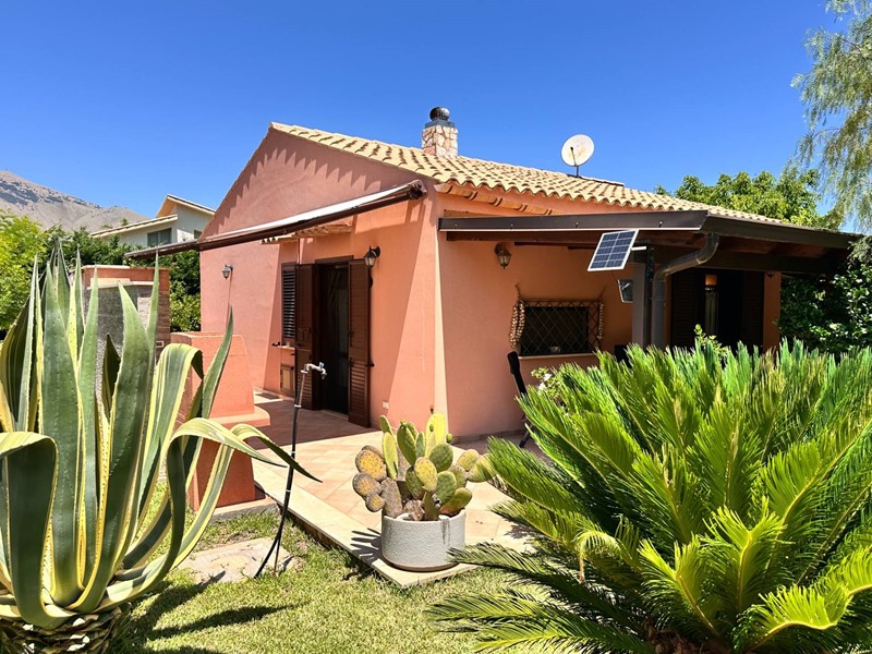 Villa in Vendita a Castellammare del Golfo, 250'000&euro;, 75 m²