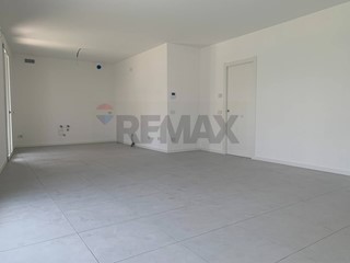 Quadrilocale in Vendita a Lallio, 348'000&euro;, 141 m²