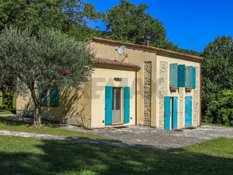 Villa in Vendita a Fabriano, 160 m²