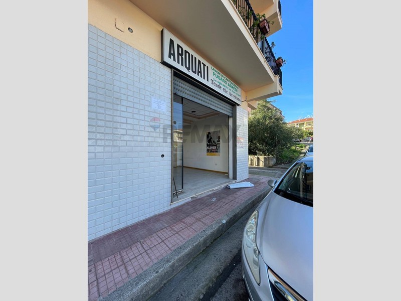 Negozio in Vendita a Corigliano Rossano, 59'000&euro;, 63 m²