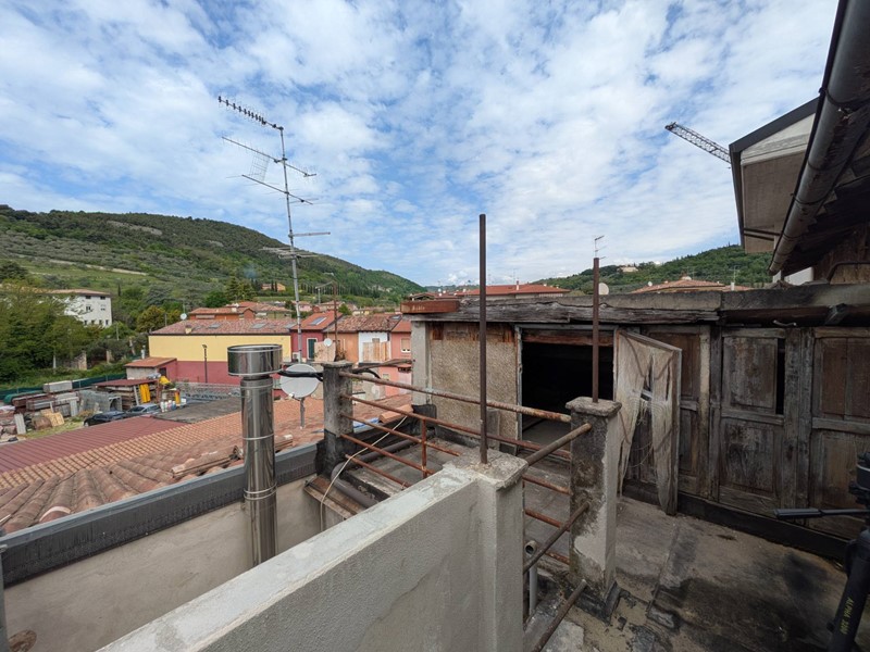 Casa Indipendente in Vendita a Verona, 255'000&euro;, 280 m²