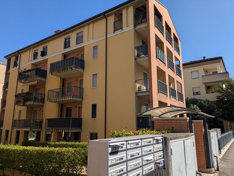 Bilocale in Vendita a Verona, 170'000&euro;, 65 m²