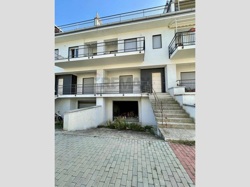 Villetta a schiera in Vendita a Corigliano Rossano, 230'000&euro;, 300 m²