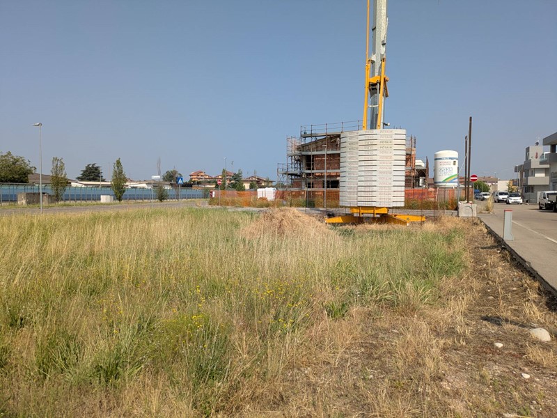 Terreno edificabile in Vendita a San Giovanni Lupatoto, 350'000&euro;, 84163 m²