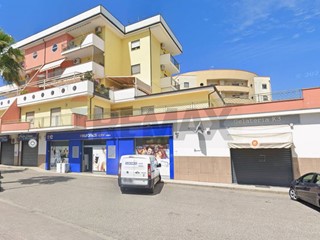Immobile commerciale in Vendita a Corigliano Rossano, 170'000&euro;, 171 m²