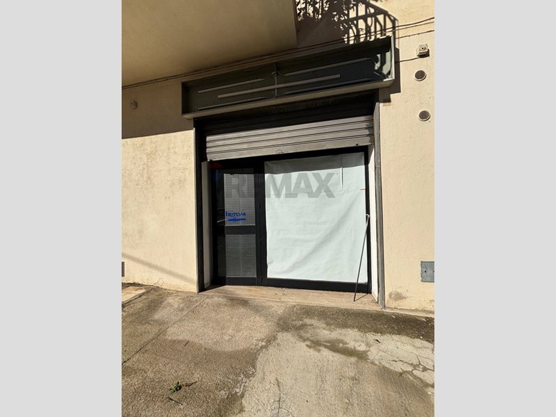 Immobile commerciale in Vendita a Corigliano Rossano, 90'000&euro;, 97 m²