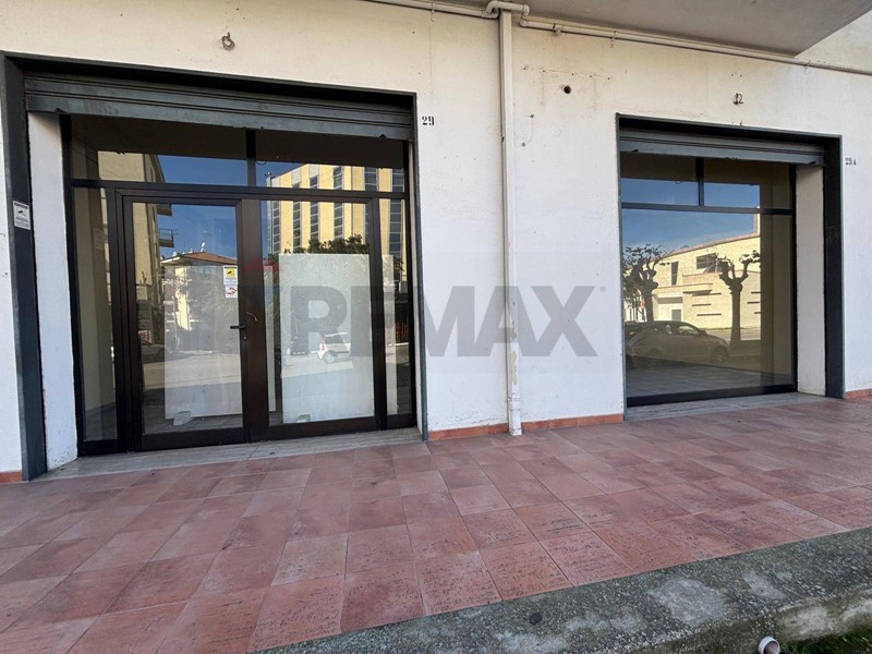 Immobile commerciale in Vendita a Corigliano Rossano, 190'000&euro;, 211 m²