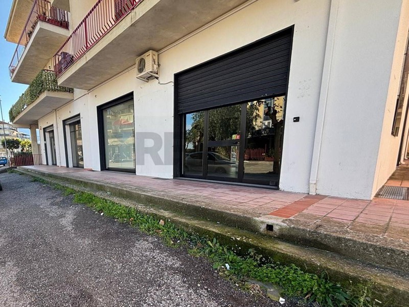 Immobile commerciale in Vendita a Corigliano Rossano, 265'000&euro;, 285 m²