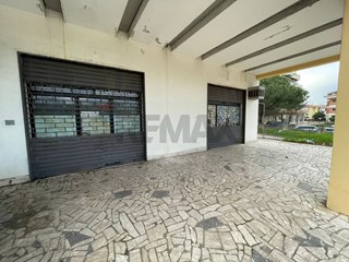 Immobile commerciale in Vendita a Corigliano Rossano, 149'000&euro;, 210 m²