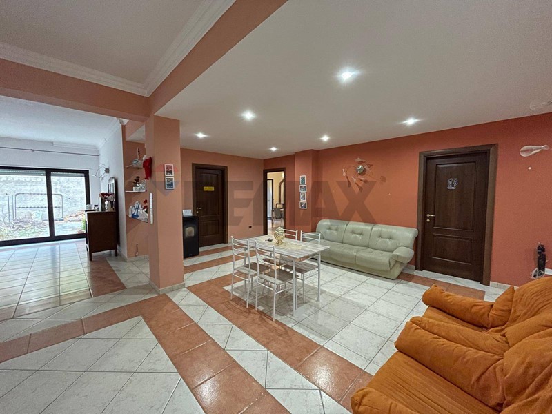 Appartamento in Vendita a Crosia, 97'500&euro;, 181 m²