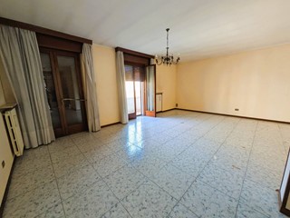 Quadrilocale in Vendita a San Giovanni Lupatoto, 240'000&euro;, 198 m²