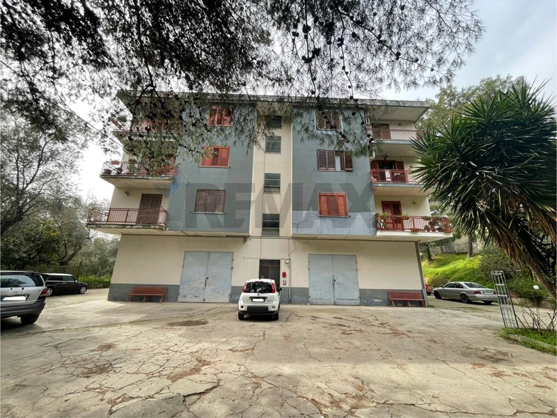 Appartamento in Vendita a Corigliano Rossano, 75'000&euro;, 170 m²