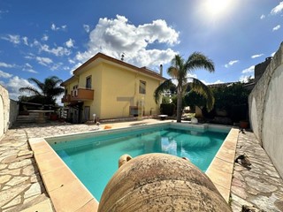 Villa in Vendita a Castellammare del Golfo, 520'000&euro;, 316 m²