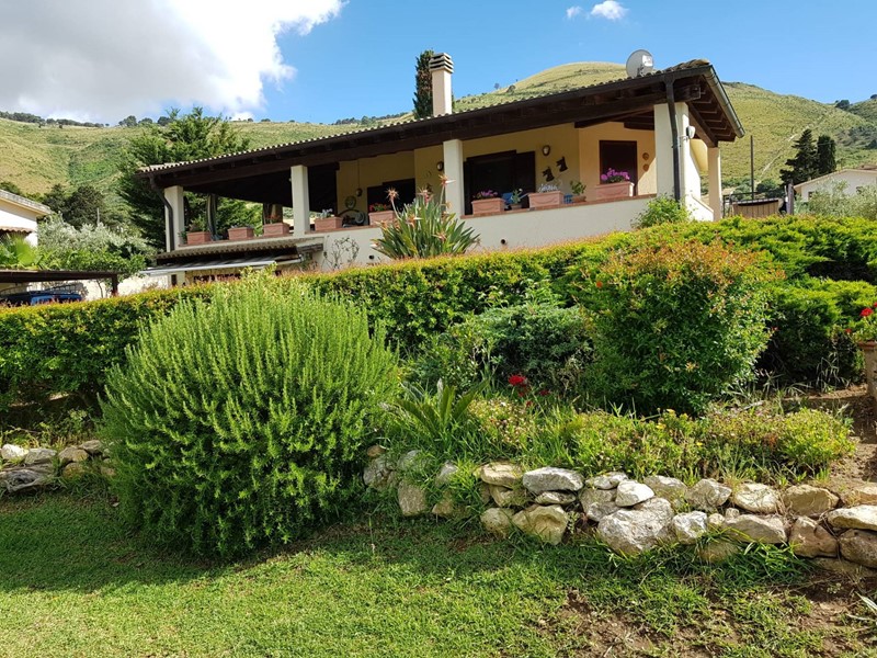 Villa in Vendita a Castellammare del Golfo, 330'000&euro;, 110 m²