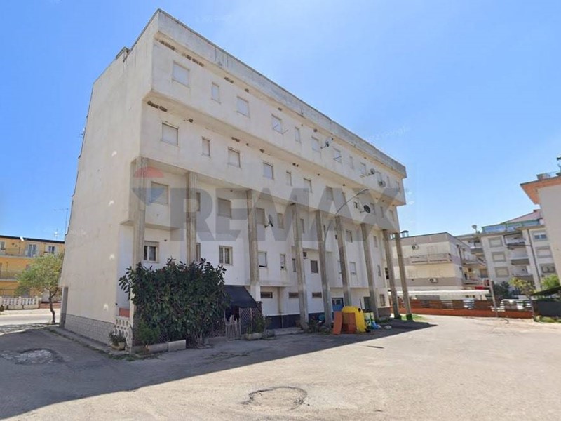 Immobile commerciale in Vendita a Corigliano Rossano, 73'000&euro;, 118 m²