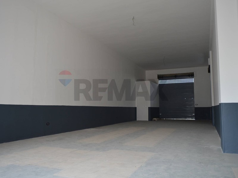 Immobile commerciale in Vendita a Corigliano Rossano, 85'000&euro;, 106 m²