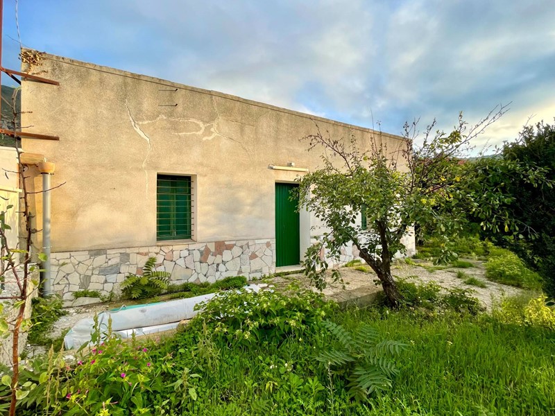Rustico in Vendita a Castellammare del Golfo, 129'000&euro;, 95 m²