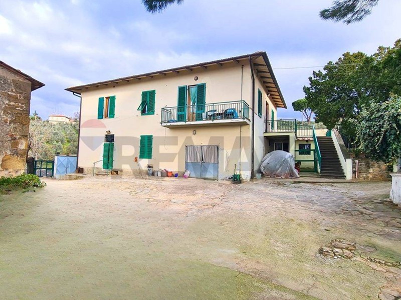 Rustico in Vendita a Vinci, 600'000&euro;, 500 m², con Box