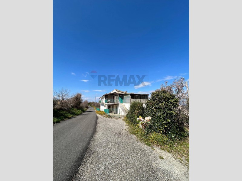 Rustico in Vendita a Santa Sofia d'Epiro, 70'000&euro;, 5300 m²