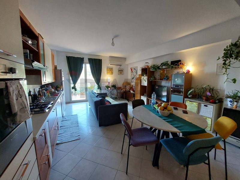 Trilocale in Affitto a Santa Teresa di Riva, 650&euro;, 100 m²
