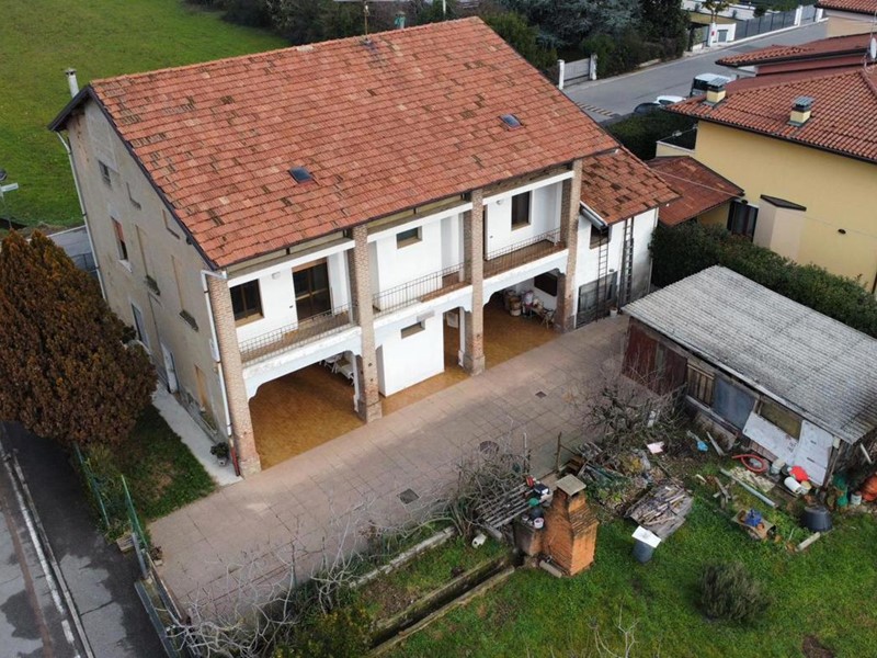 Trilocale in Vendita a Chiari, 129'000&euro;, 110 m², con Box
