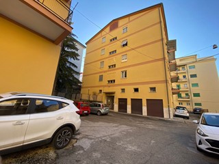 Quadrilocale in Vendita a L'Aquila, 150'000&euro;, 125 m², con Box