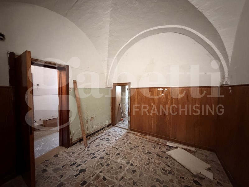 Casa Indipendente in Vendita a Nereto, 60'000&euro;, 150 m², con Box