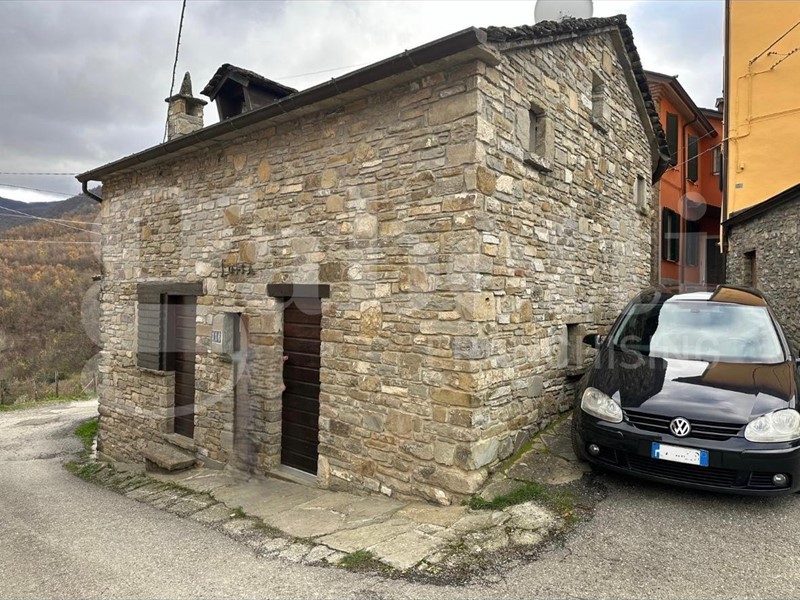 Casale in Vendita a Coli, 90'000&euro;, 111 m², arredato