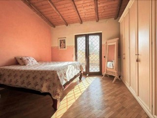 Villa bifamiliare in Vendita a Sutri, 290'000&euro;, 200 m²