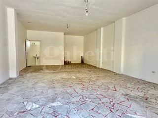 Negozio in Affitto a Calvizzano, 500&euro;, 60 m²