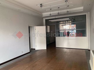 Negozio in Affitto a Arezzo, 1'000&euro;, 110 m²