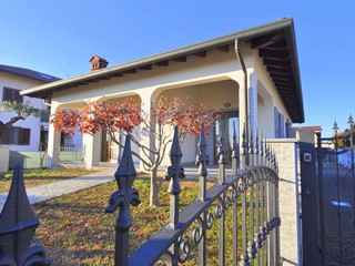 Villa in Vendita a Bernate Ticino, 420'000&euro;, 220 m²