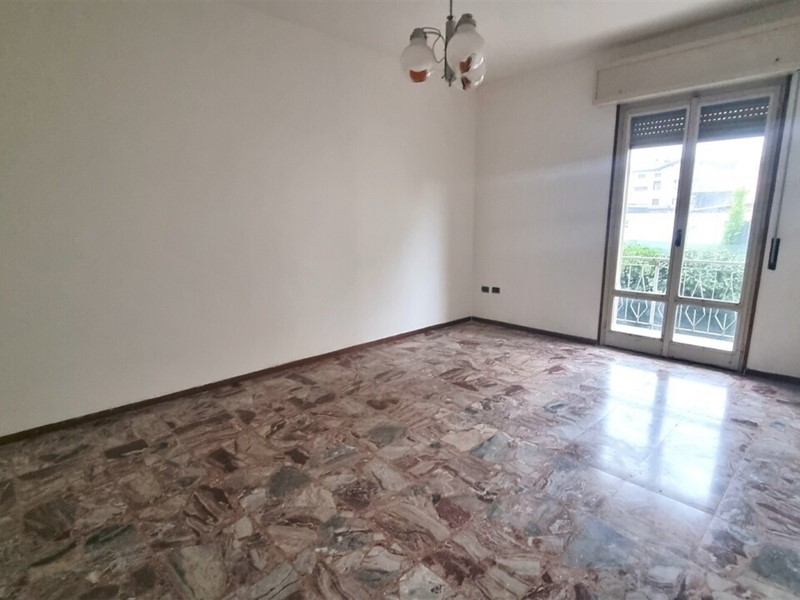 Trilocale in Vendita a Parma, 138'000&euro;, 95 m², con Box