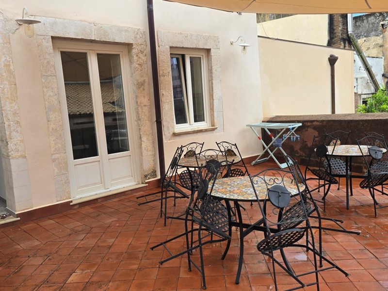 Trilocale in Vendita a Siracusa, zona Ortigia-Umberto, 550'000&euro;, 170 m², arredato