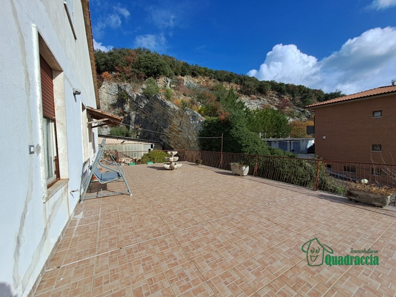 Appartamento in Vendita a Amelia, 99'000&euro;, 168 m²