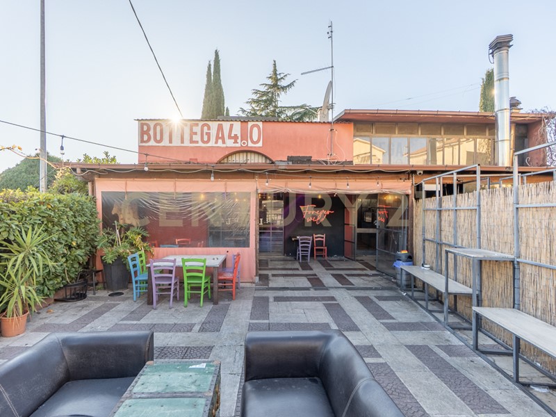 Attività commerciale in Vendita a Guidonia Montecelio, zona Guidonia, 350 m², arredato