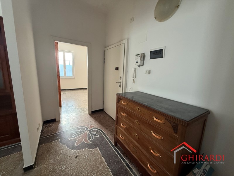 Appartamento in Affitto a Genova, zona Sestri Ponente, 600&euro;, 99 m²